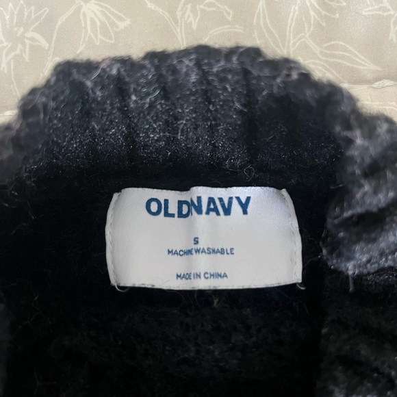 Old Navy Sleeveless Mock-Neck Eyelash Sweater for Women - Picture 6 of 7